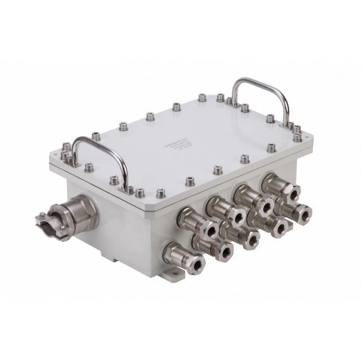 Коробка соединительная унифицированная взрывозащищенная прямоугольная стальная сварная ЕхКСУВ-ПС700-С-(№3,6 G1 1/2, №16-22 G3/4)-20/2,5мм2 УХЛ3.1 в комплекте с кабельными вводами: ЕхКВ-М-С-G1 1/2 (22-32)-2шт., ЕхКВ-М-С-G 3/4 (8-14)-7шт. 1Ex db I