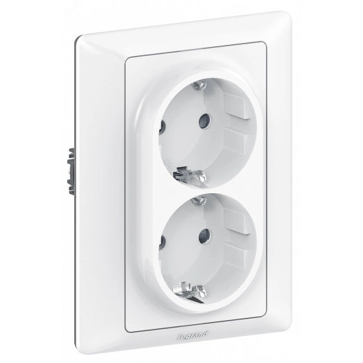 Valena LIFE Лицевая панель для двойной силовой розетки 2х2К+З Белая