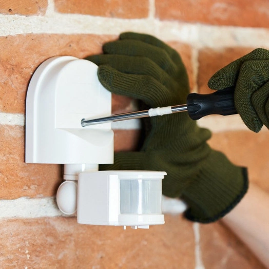 Датчик движения настенный ДДС01 180град 1200Вт 3-2000Лк 5-12м 10-420сек IP44