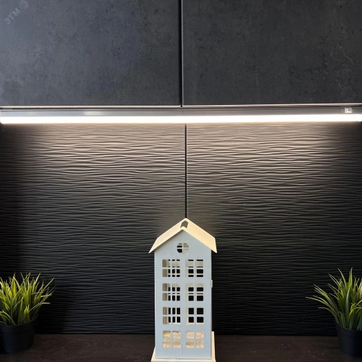 ULI-L02-10W-4200K-SL Линейный светильник LED (аналог Т5), 800Lm, 4200К, выключатель на корпусе. Цвет корпуса - серебристый