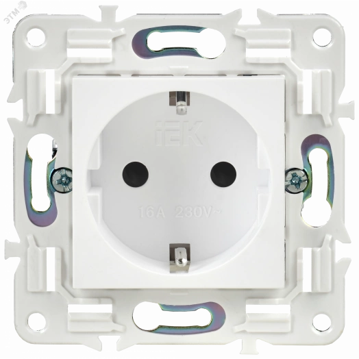 SKANDY Розетка с заземлением с защитными шторками 16А SK-R04W арктический белый IEK