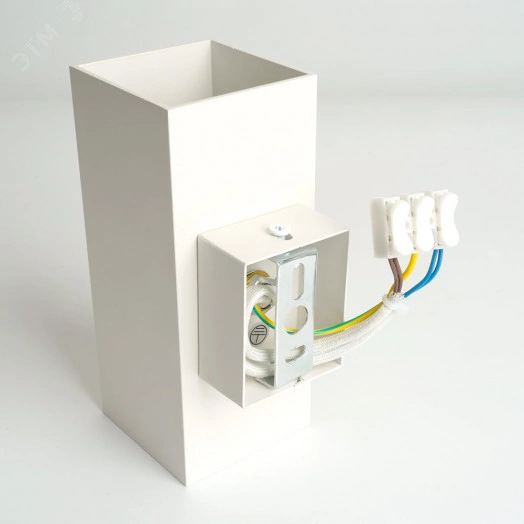 Светильник ДБО 2хGU10 вверх/вниз без ламп белый