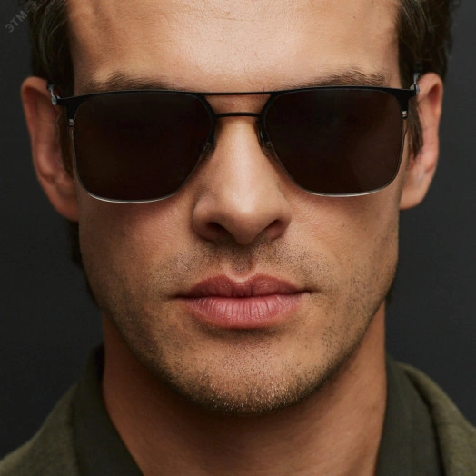 Очки черные солнцезащитные из титана с серыми линзами. Модель 12