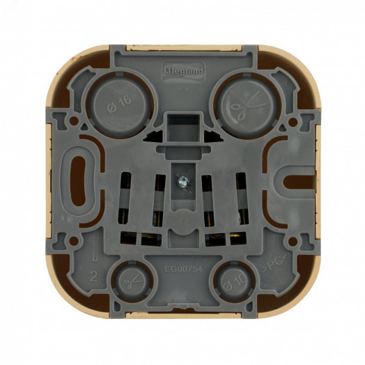 Quteo Розетка с заземлением со шторками дерево наружная