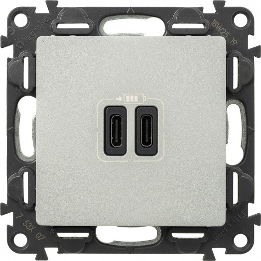 Valena LIFE.Зарядное устройство с двумя USB-разьемами тип С-тип С 240В/5В 3000мА.С лицевой панелью.Цвет Алюминий