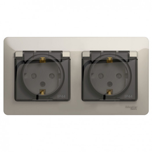 Розетка GLOSSA двойная с заземлением со шторками в сборе IP44 молочный