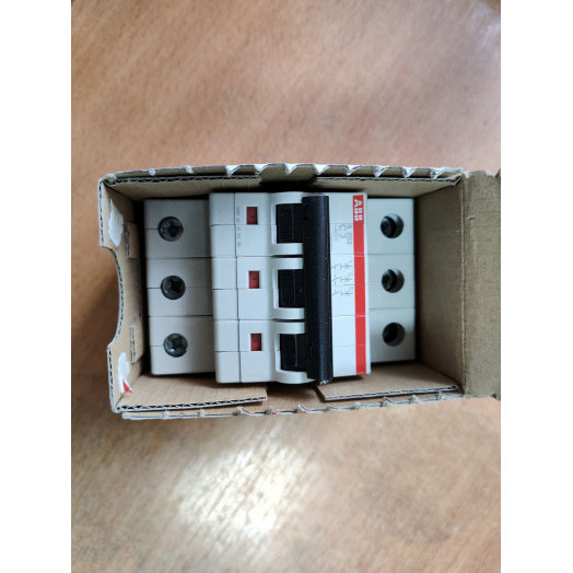 Выключатель автоматический модульный 3п C 3А 6кА S203 C3 ABB 2CDS253001R0034
