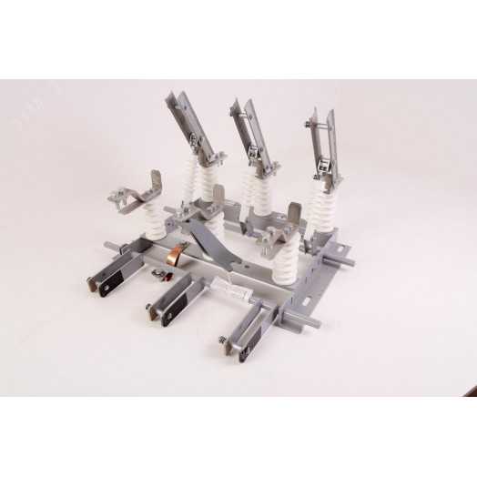 Разъединитель высоковольтный РВЗ-10/630-I УХЛ2 полиамид  в комплекте с приводами и вилками 