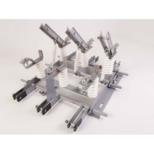 Разъединитель высоковольтный РВЗ-10/630-III УХЛ2 полиамид в комплекте с приводами и вилками 