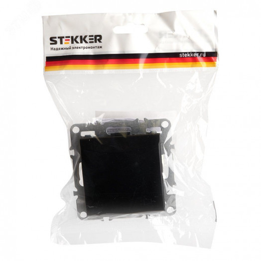 Розетка одноместная с/з с крышкой серия Эрна черный STEKKER