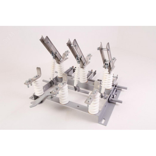 Разъединитель высоковольтный РВЗ-10/630-II УХЛ2 полиамид в комплекте с приводами и вилками 