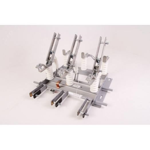 Разъединитель высоковольтный РВЗ-10/630-II УХЛ2 полиамид в комплекте с приводами и вилками 