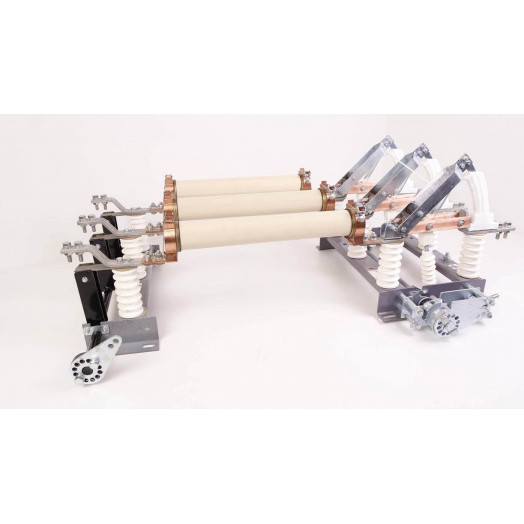 Выключатель нагрузки ВНАп(П)-10/630-20зп УХЛ2 полиамид в комплекте с приводами и вилками(в комплекте установлены держатели под патроны предохранителей типа ПКТ-102, патроны предохранителей в комплект не входят)  