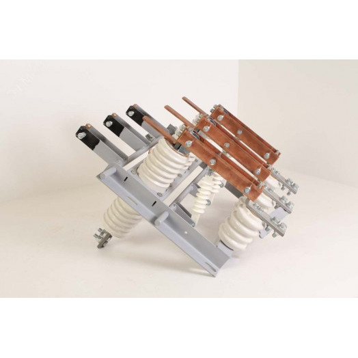 Разъединитель высоковольтный РВФЗ-10/1000-II-II УХЛ2 фарфор в комплекте с приводами и вилками 