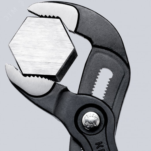 Клещи переставные COBRA сантехнические с фиксатором 42 мм (1 1/2) под ключ 36 мм L-180 мм Cr-V серые 2-компонентные рукоятки крепление для страховки KN-8702180T
