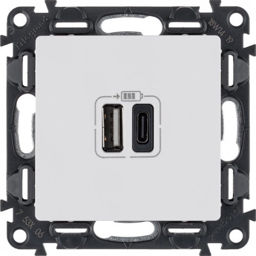 Valena LIFE.Зарядное устройство с двумя USB-разьемами тип А-тип С 240В/5В 3000мА.С лицевой панелью.Цвет Белый