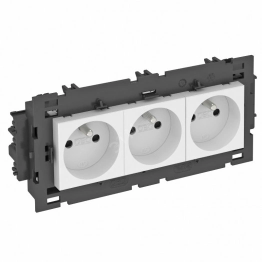 Розетка тройная 0° Modul45connect франц. стандарт, 250 В, 16A (оранжевый)