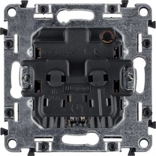 Механизм розетки 1-м СП Valena Allure 16А IP20 250В 2P+E защ. шторки безвинт. клеммы с лицев. панелью бел. Leg 753720