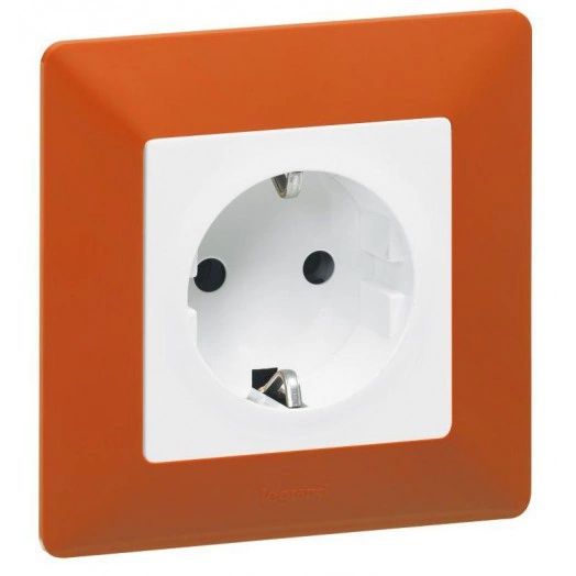 Механизм розетки 1-м СП Valena Life 16А IP20 250В 2P+E защ. шторки безвинт. клеммы с лицев. панелью бел. Leg 753420