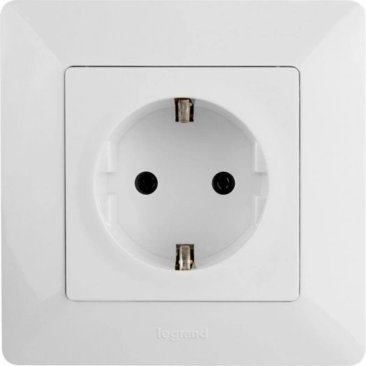 Механизм розетки 1-м СП Valena Life 16А IP2X 250В 2P+E безвинт. клеммы с лицев. панелью бел. Leg 753421