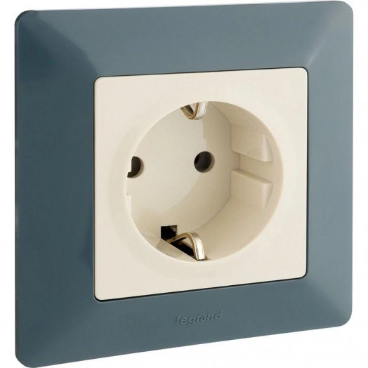 Механизм розетки 1-м СП Valena Life 16А IP2X 250В 2P+E безвинт. клеммы с лицев. панелью сл. кость Leg 753521