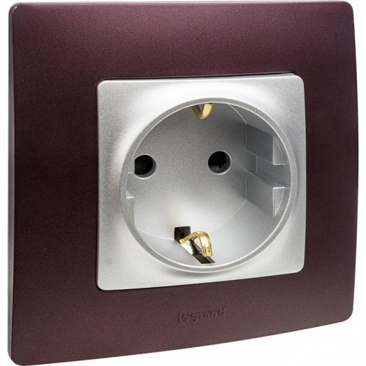 Механизм розетки 1-м СП Etika 16А IP31 250В 2P+E с заземл. защ. шторки немецк. стандарт винт. клеммы алюм. Leg 672422