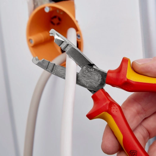 Клещи-стрипперы VDE 1000V для популярных круглых проводов и проводов для сырых помещений (в частности NYM  5х25мм) зачистка: 15-25 мм рез: проволока средней твёрдости  31 мм твёрдая проволока  2 мм кабель  10 мм (16 мм) L-165 мм диэлектрические