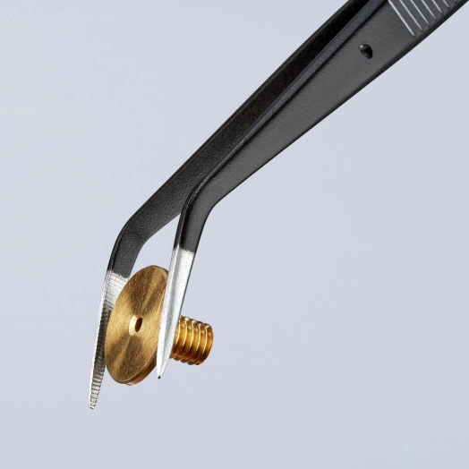 Пинцет захватный прецизионный с направляющим штифтом тонкие зазубренные губки под 45° L-155 мм пружинная сталь чёрная матовая лакировка KN-923437