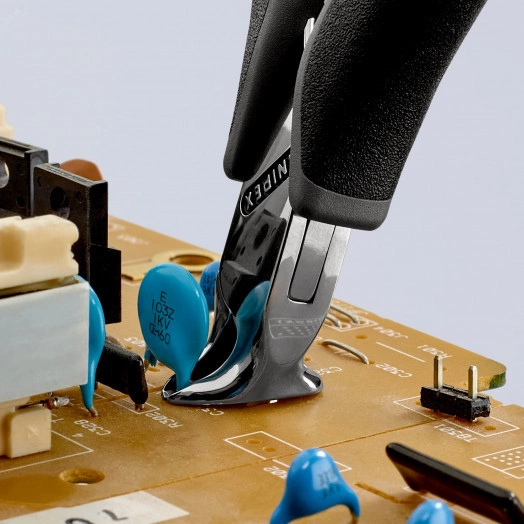 Кусачки торцевые ESD для электроники антистатические режущие кромки с маленькой фаской под 15° с пружиной рез: мягкая проволока  15 мм проволока средней твёрдости  1 мм твёрдая проволока  05 мм L-120 мм зеркальная полировка двукомпонентные рукоя