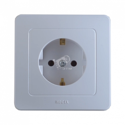 Розетка скрытая с заземлением со шторками белая