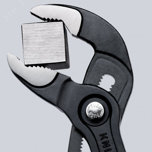 Клещи переставные COBRA сантехнические с фиксатором 42 мм (1 1/2) под ключ 36 мм L-180 мм Cr-V серые 2-компонентные рукоятки KN-8702180