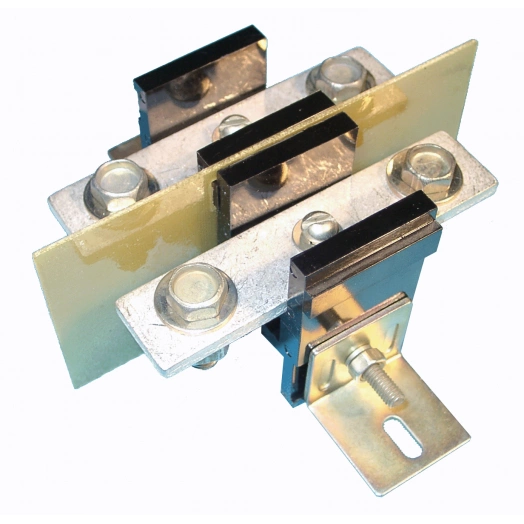 Блок зажимов наборных БЗН24-300П630-К/К Т3-2      Uн~660, -440 В, Iн-630 А, 300 мм2, IP00 в         тропическом исп.