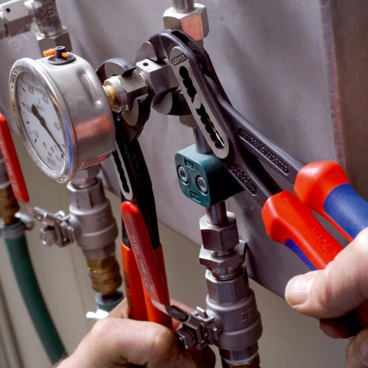 Клещи переставныеавные ALLIGATOR сантехнические 50 мм (2) под ключ 46 мм L-250 мм Cr-V серые 2-компонентные рукоятки крепление для страховки KN-8802250T