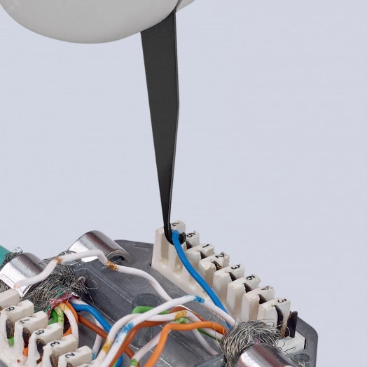 Инструмент для укладки кабелей LSA-Plus и их аналогов для укладки кабелей в каналы розетки и панели для кабелей типа UTP и STP 04 - 08 мм L-175 мм со встроенным крюком для вытягивания с разблокировкой KN-974010