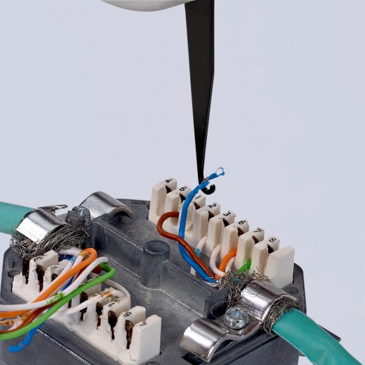 Инструмент для укладки кабелей LSA-Plus и их аналогов для укладки кабелей в каналы розетки и панели для кабелей типа UTP и STP 04 - 08 мм L-175 мм со встроенным крюком для вытягивания с разблокировкой KN-974010