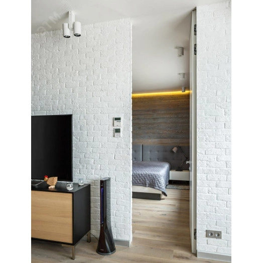 Розетка с заземлением со шторками с крышкой в рамку алюминий SCHUKO