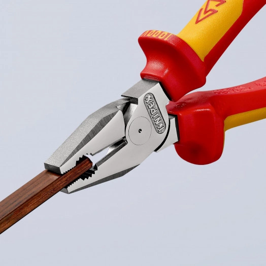Плоскогубцы комбинированные VDE 1000V рез твердая проволока 28мм рояльная струна (HRC 59) 22мм кабель 13мм (25мм) L=200мм диэлектрические хромированные двухкомпонентные рукоятки