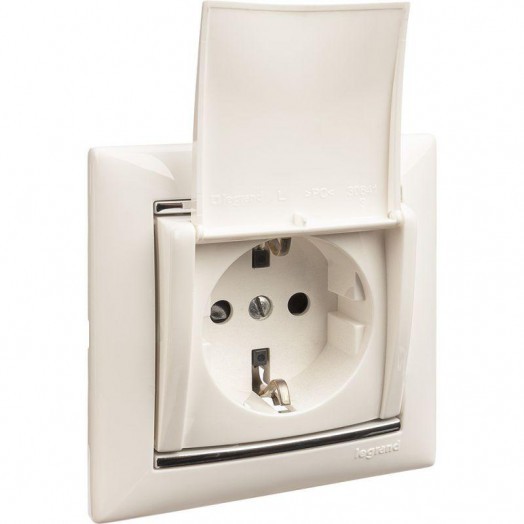 Механизм розетки 1-м СП Valena 16А IP21 2P+E с заземл. защ. шторки с крышкой на винтах бел. Leg 774422