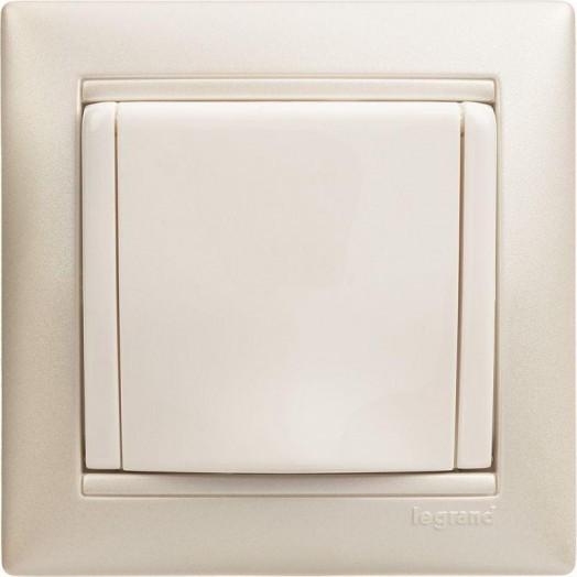 Механизм розетки 1-м СП Valena 16А IP21 2P+E с заземл. защ. шторки с крышкой на винтах бел. Leg 774422