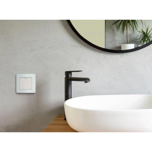 Механизм розетки 1-м СП Inspiria 16А IP44 250В 2P+E защ. шторки с крышкой немецк. стандарт бел. Leg 673740