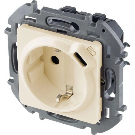 Механизм розетки 1-м СП Inspiria 16А IP20 250В 2P+E немецк. стандарт со встроен. зарядным устройством USB C 1.5А 5В сл. кость Leg 673771