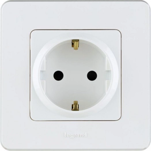 Механизм розетки 1-м СП Inspiria 16А IP20 250В 2P+E защ. шторки немецк. стандарт бел. Leg 673730