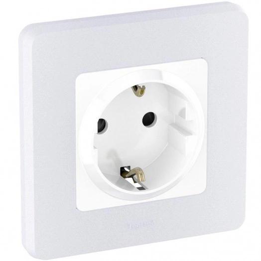 Механизм розетки 1-м СП Inspiria 16А IP20 250В 2P+E защ. шторки немецк. стандарт бел. Leg 673730