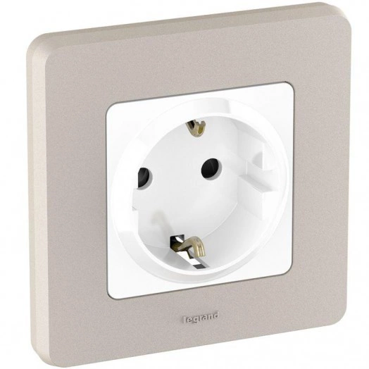 Механизм розетки 1-м СП Inspiria 16А IP20 250В 2P+E защ. шторки немецк. стандарт бел. Leg 673730