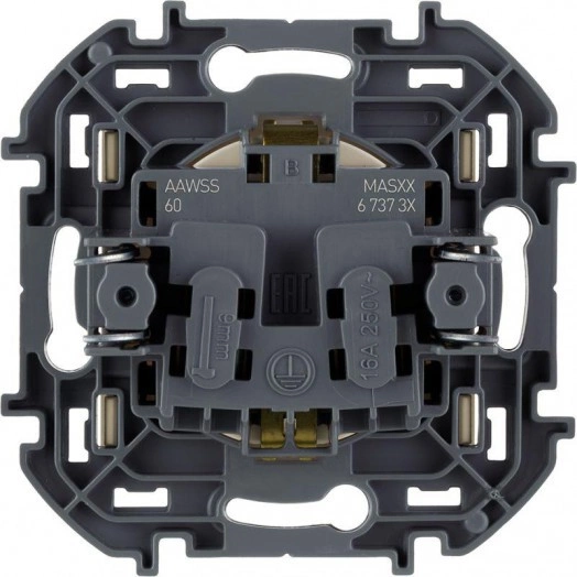 Механизм розетки 1-м СП Inspiria 16А IP20 250В 2P+E защ. шторки немецк. стандарт сл. кость Leg 673731