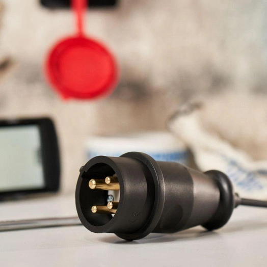 Вилка переносная влагозащ. 3P+PE 32А IP44 каучук черн. Rexant 111-006 Вилка переносная влагозащ. 3P+PE 32А IP44 каучук черн. Rexant 111-006