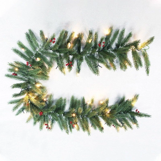 Еловый домашний шлейф с ягодами и гирляндой NEON-NIGHT 1.8 м, 30 LED, 31 В, литой, теплое белое свечение