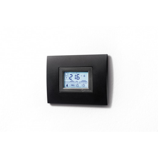Термостат комнатный цифровой недельный таймер сенсорный экран питание 3В DС 1СО 5А монтаж в настенные коробки (3-модуля)  стандартное обрамление черный