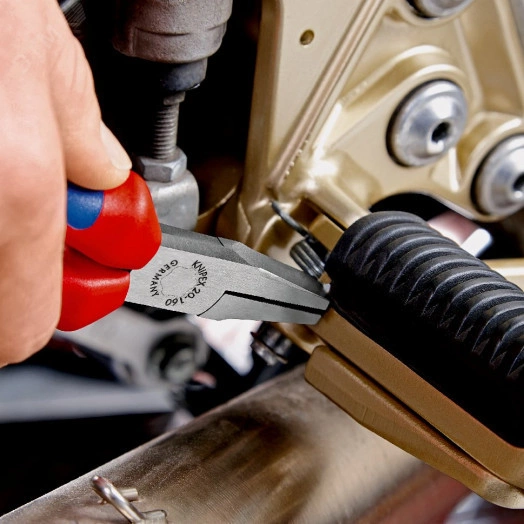 Плоскогубцы тупоносые рифлённые губки 28 мм L-140 мм чёрные двукомпонентные рукоятки KN-2002140