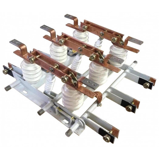 Разъединитель РВЗ-10/630-III в комплекте с приводами и вилками